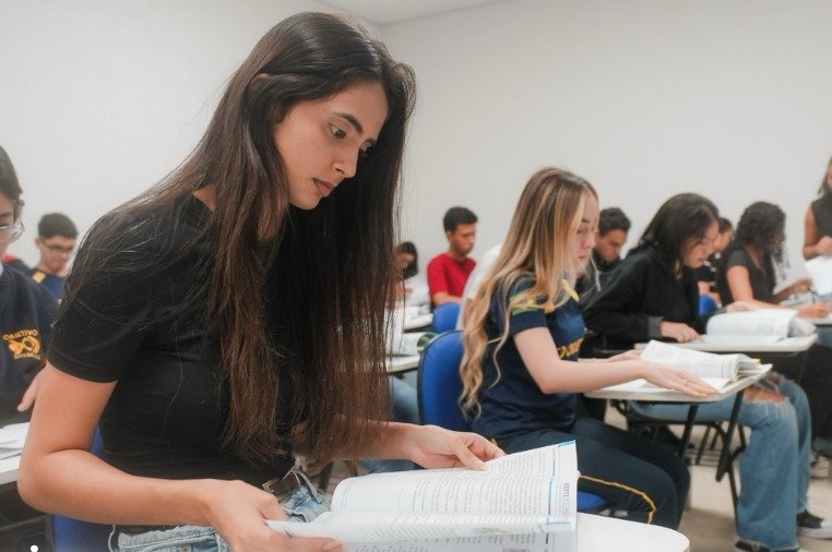 Equipe de professores do Colégio Objetivo